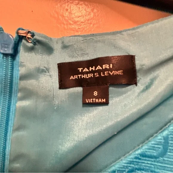Tahari Sleeveless Turquoise Sheath Dress with Belt Detail size 8 - Picture 4 of 6